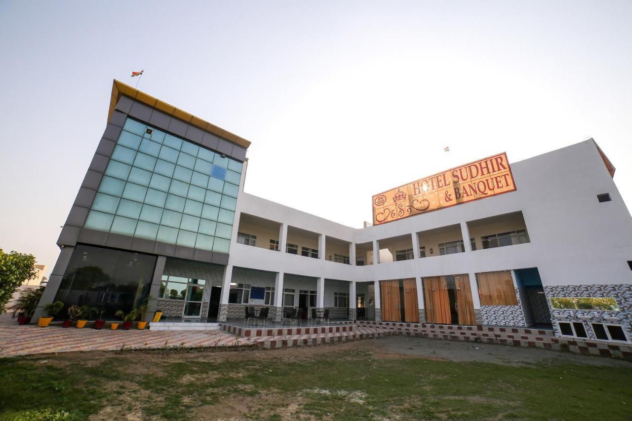 Capital O Sudhir Hotel And Banquet Sonipat Exterior foto